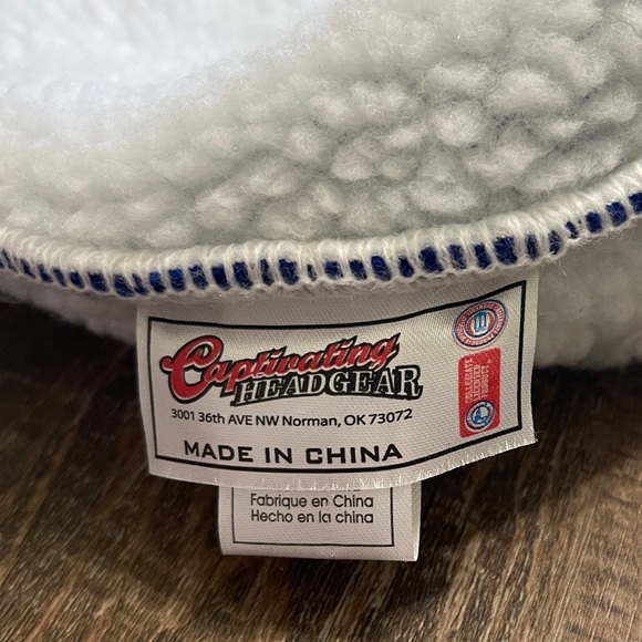 Florida Gators beanie with pom and tassels by Captivating Headgear NWOT - Picture 3 of 3